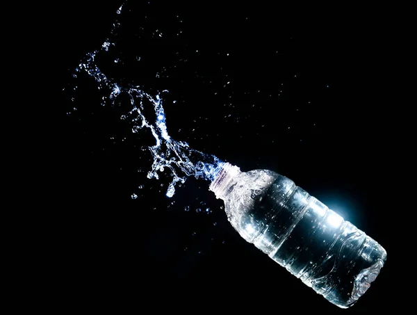 Salpicos Água Espalhados Fundo Preto Beber Água Refrescante — Fotografia de Stock