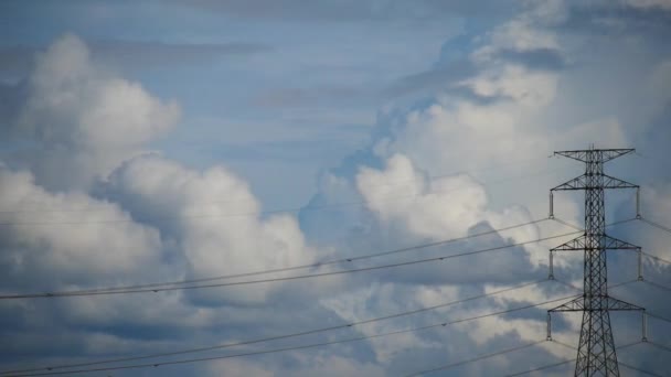 Torre Transmissão Alta Tensão Construído Partir Uma Estrutura Aço Complexo — Vídeo de Stock