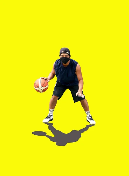 Yeni Normal Çağda Basketbol Oyuncuları Kesme Yolu Ile Kumaş Maskeler — Stok fotoğraf