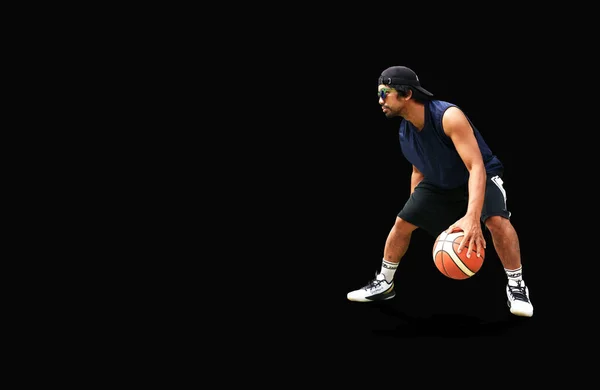 Jugador Baloncesto Asiático Practicando Baloncesto Driblando Sobre Fondo Color Con — Foto de Stock