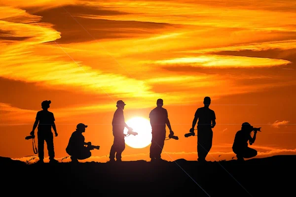 Silhouette Professional Landscape Travel Photographer Holding Camera Mountain Silhouettes Many — Stock Photo, Image