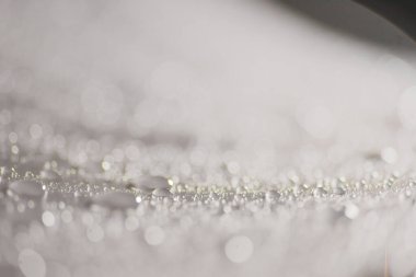 Su damlacıkları ve bulanık lensler tarafından oluşturulan Bokeh 'in soyut arkaplanı.