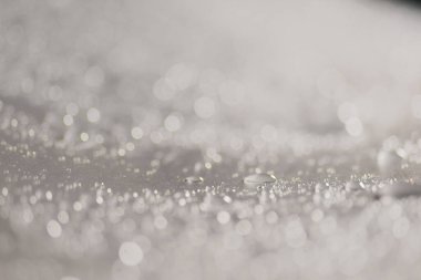 Su damlacıkları ve bulanık lensler tarafından oluşturulan Bokeh 'in soyut arkaplanı.