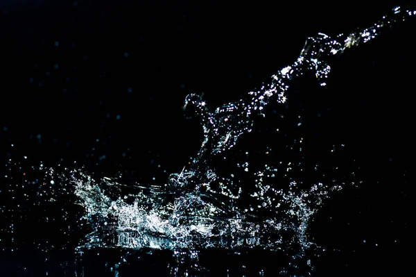 Stříkající Voda Černém Pozadí — Stock fotografie
