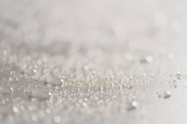 Su damlacıkları ve bulanık lensler tarafından oluşturulan Bokeh 'in soyut arkaplanı.