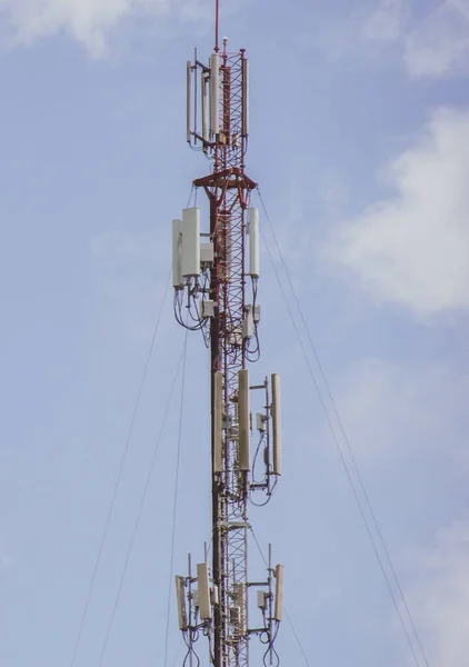 Menara Telepon Seluler Dengan Latar Belakang Langit — Stok Foto