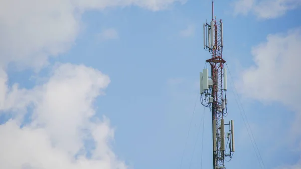 Mobilní Telefon Věže Pozadí Oblohy — Stock fotografie