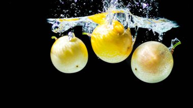 Tutku meyvesi veya Hindistan cevizi sakızı (Passion Fruit) Güney Amerika 'dan gelen bir meyvedir. Olgunlaştığında, türe göre pek çok renk vardır. Suyun içinde mor, sarı, turuncu renkler..