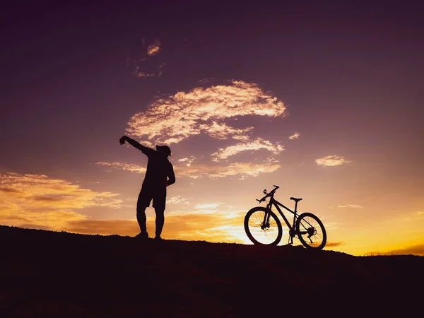 Silhouette Man Mountain Bike Sunset Background — Stock Photo, Image