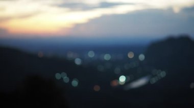 Renkli şehir ışıkları bokeh efekti, tasarımın için soyut odaklanmış arkaplan