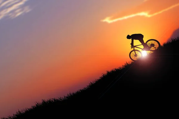 Mountainbiker Silhouette Bergab Mountainbike Konzept Und Abenteuer — Stockfoto