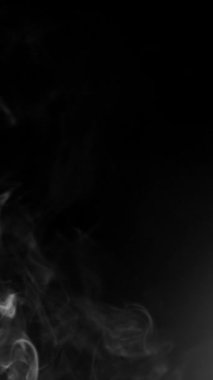 dumanı siyah arkaplanda