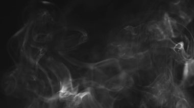 Karanlık bir arkaplanda soyut duman desenleri, gizem ve atmosferi çağrıştırıyor.