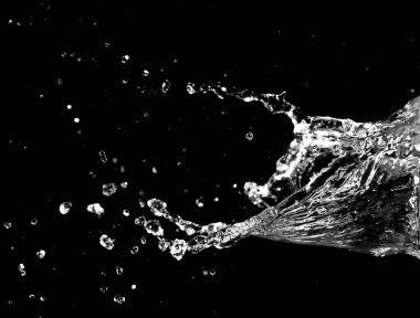 Su sıçramalarına siyah izole