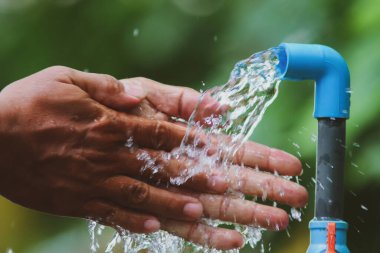 # Bahçede hortumla #