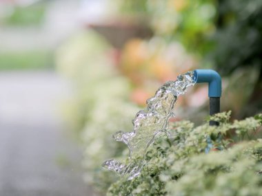 Çeşmenin üzerine su damlası
