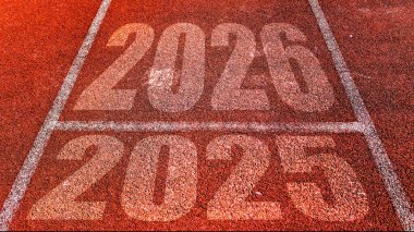 2025 ve 2026 yılları arasındaki koşu pistinin yakın çekimi, gelecekteki hedefleri, ilerlemeyi ve planlamayı sembolize etmektedir..