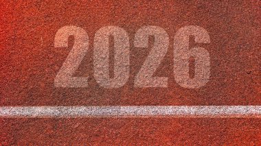 Beyaz bitiş çizgisi olan kırmızı pistte 2026 numara, gelecekteki hedefleri ve atletik başarıları simgeliyor..