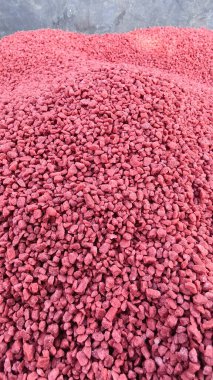 Potasyum gübre granüllerinin özellikleri (formula _ 0-0-60) yağ palmiyesi ekiminde kullanılır.