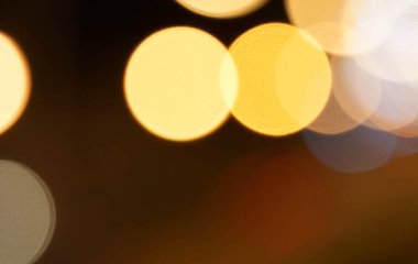 Bokeh ışıklar gece şehirde                                