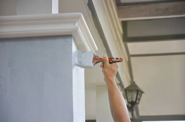 Man Hand Painted House Pillar Brush — Stock Photo, Image