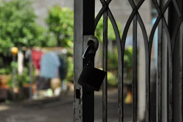 Silhouette Old Unlock Metal Padlock Hanging Wrought Iron House Door — Stock Photo, Image