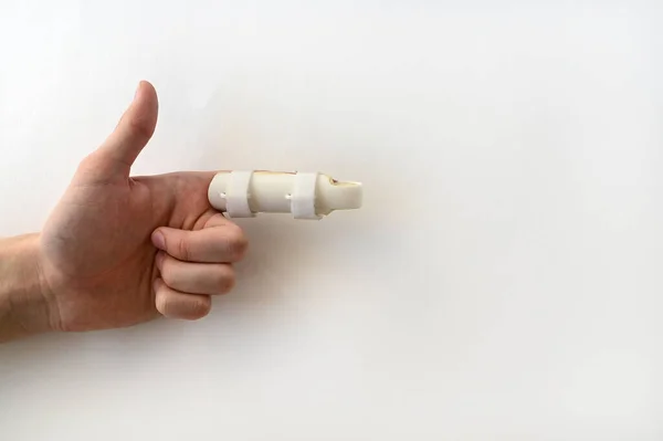 Medicinsk Spjälning Ett Brutet Finger Vit Bakgrund Medicinsk Hjälp Vid — Stockfoto