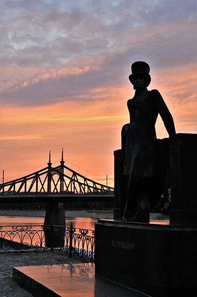 Paesaggio Urbano Bel Tramonto Sera Sul Argine Del Fiume Con — Foto Stock