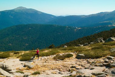 manzara manzarası yaz dağları gökyüzü mavi 