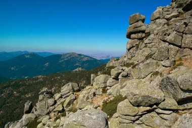 manzara manzarası yaz dağları gökyüzü mavi 