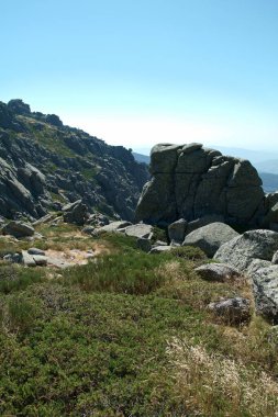 manzara manzarası yaz dağları gökyüzü mavi 