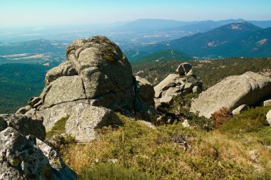 manzara manzarası yaz dağları gökyüzü mavi 