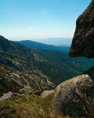 manzara manzarası yaz dağları gökyüzü mavi 