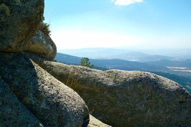manzara manzarası yaz dağları gökyüzü mavi 