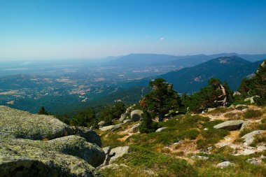 manzara manzarası yaz dağları gökyüzü mavi 