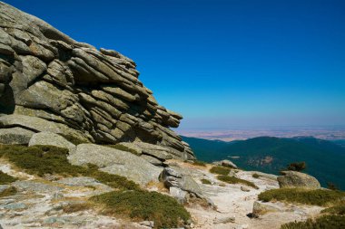 manzara manzarası yaz dağları gökyüzü mavi 