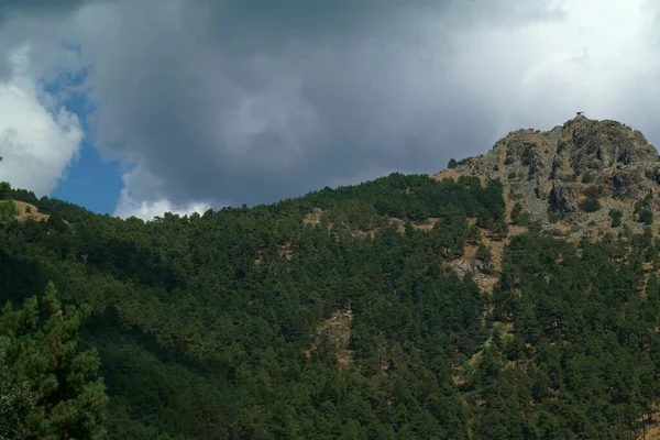 风景秀丽的山地岩石自然景观 — 图库照片