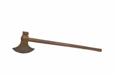 Bu tarihi savaş baltasında geniş bir bıçak ve sağlam bir tahta sapı var. Karmaşık detayları vurguluyor ve ortaçağ işçiliğini yansıtıyor..
