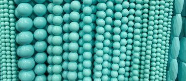 Parlak turkuaz şekiller yaratıcı bir ekran alanının duvarlarını doldurur. Yuvarlak ve açısal şekiller benzersiz bir görsel deneyim yaratıyor, keşif ve etkileşim davet ediyor.