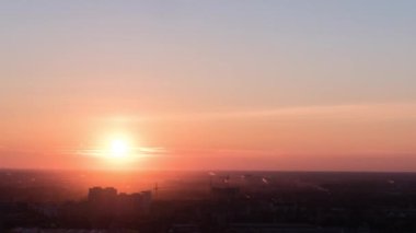 Şehirde günbatımı