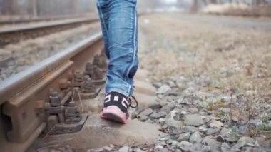 Parça boyunca gider