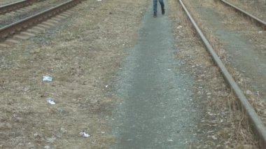 Bir kız parça gider