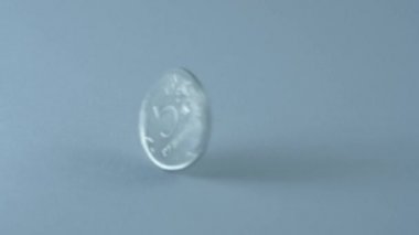 Herkesdaire oluşturacak şekilde dönen para 5 ruble