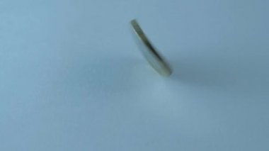 Madeni para döner. 1 euro