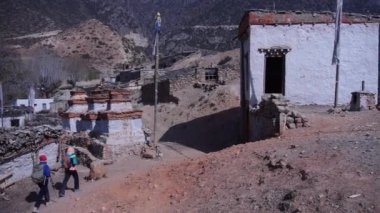 Bir gezgin Nepal Köyü