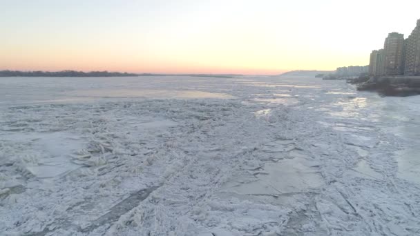 Voando Sobre Rio Gelado Inverno Rússia Inquérito Aéreo — Vídeo de Stock