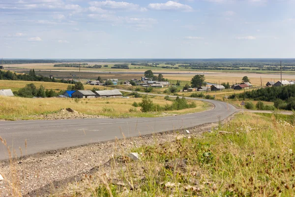 Ländliche Sommerlandschaft — Stockfoto