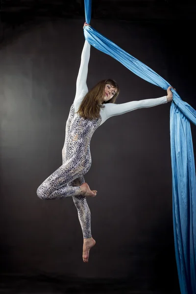 Young woman doing exercise on aerial silk — Stock Photo, Image