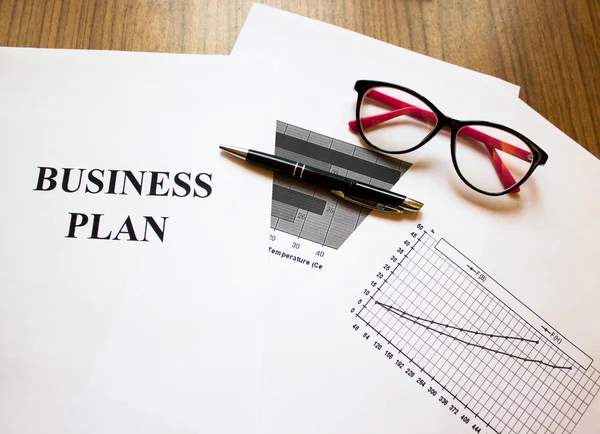 Documents for the business plan close-up on the desktop in the office. Working environment — Stock Photo, Image