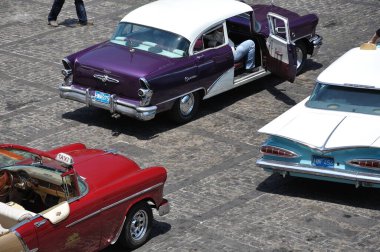 Eskiler Eski Havana 'da müşteri bekliyor.